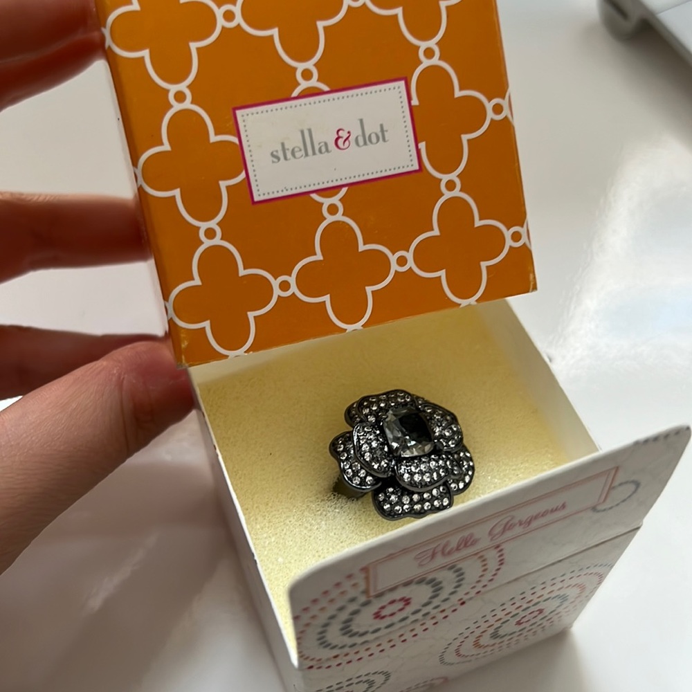 Stella and dot designer ring (brand new!)